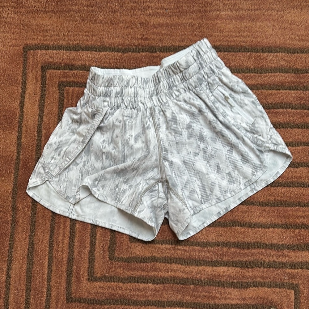 Lululemon running shorts in pristine condition